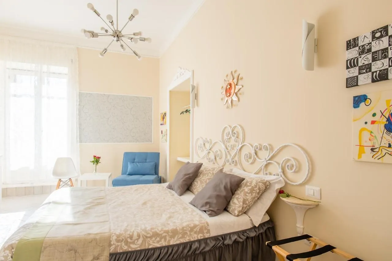 Bed & Breakfast Residence Appartamenti Santa Teresa A Chiaia Naples