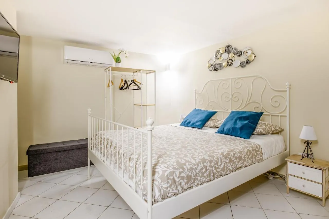 Residence Appartamenti Santa Teresa A Chiaia Naples Bed & Breakfast