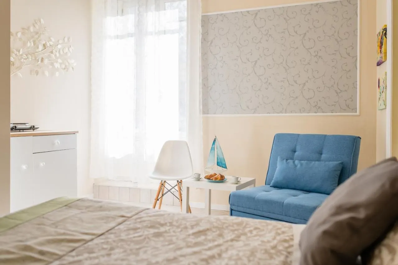 Residence Appartamenti Santa Teresa A Chiaia Naples